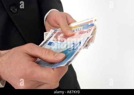 Geld in mans Hände Rob Wilkinson 07836 546556 Stockfoto