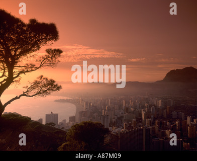 Blick über das Resort bei Sonnenuntergang, Benidorm, Costa Blanca. Spanien Stockfoto