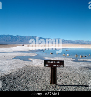 Badwater, dem tiefsten Punkt in den kontinentalen USA bei 282ft, Death Valley, Kalifornien, USA Stockfoto