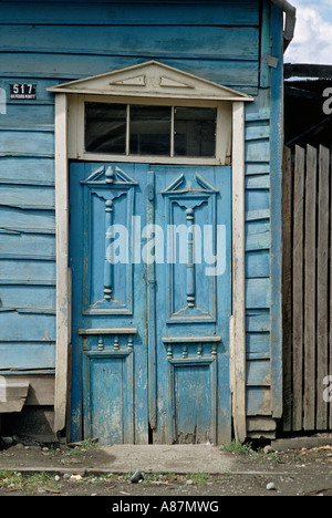 Detail eines typischen Holzhauses in Castro Chile auf der Insel Chiloé Stockfoto