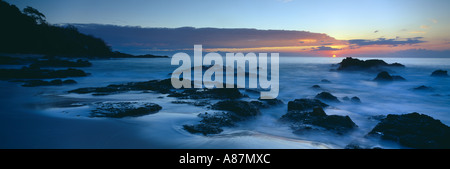 Sonnenaufgang am Strand von Playa Montezuma Nicoya Halbinsel Pazifikküste Costa Rica Stockfoto