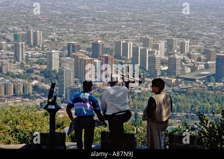 Blick auf die Stadt Santiago Chile von Cerro Cristóbal Stockfoto