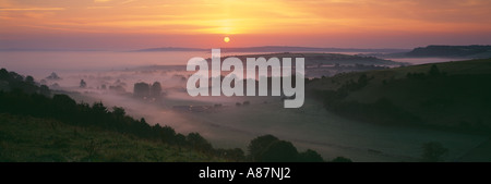 Misty Dawn in Blackmore Vale Dorset England Großbritannien Stockfoto