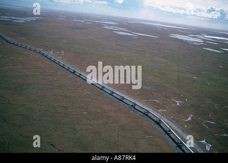 Luftaufnahme der Trans-Alaska Pipeline in Prudhoe Bay, Alaska Stockfoto