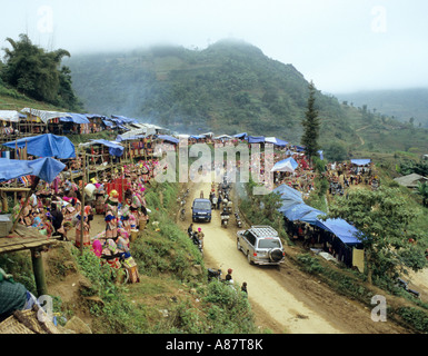 Der Flower Hmong Markt Samstag an einem Hang, können Cau NW Viet Nam Stockfoto