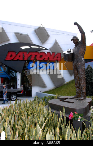 Richard Petty Statue und Denkmal auf dem Daytona International Speedway Stockfoto
