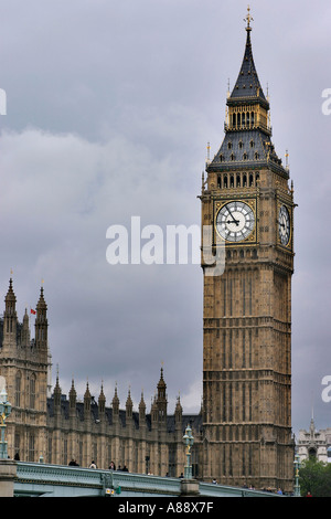 Dunklen Himmel über Houses of Parliament und Big Ben London Stockfoto