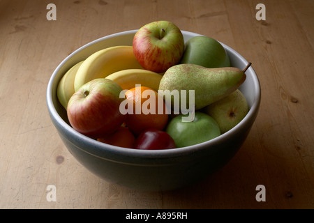 Eine Schüssel mit Obst Stockfoto