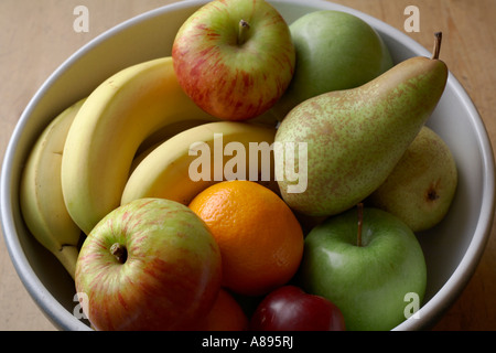 Eine Schüssel mit Obst Stockfoto