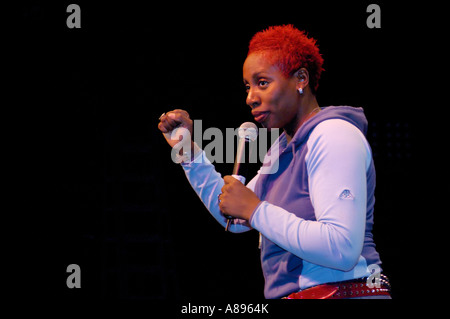 Gina Yashere Durchführung live auf Acfest im Jahr 2003 in Birmingham Gina ist eine sehr talentierte Comic, der nun einen reguläre Slot hat auf die Stockfoto