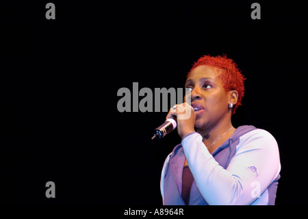 Gina Yashere Durchführung live auf Acfest im Jahr 2003 in Birmingham Gina ist eine sehr talentierte Comic, der nun einen reguläre Slot hat auf die Stockfoto