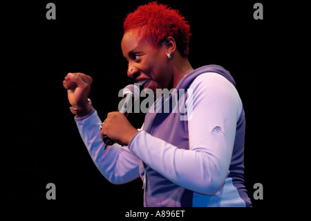 Gina Yashere Durchführung live auf Acfest im Jahr 2003 in Birmingham Gina ist eine sehr talentierte Comic, der nun einen reguläre Slot hat auf die Stockfoto