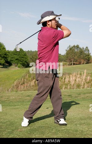 Alabama Butler County, Greenville, Cambrian Ridge, Robert Trent Jones Golf Trail, asiatischer Mann, männlicher Spieler, Fairway, Cart, Korb, Trolley, Platz, Besucher reisen Stockfoto