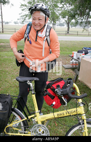 Alabama Mobile County, Mobile, Brookley Center, Zentrum, U-Bahn-Fahrrad-Autobahn-Route, Radfahrer, asiatische Frau, weiblich, Besucher reisen t Stockfoto