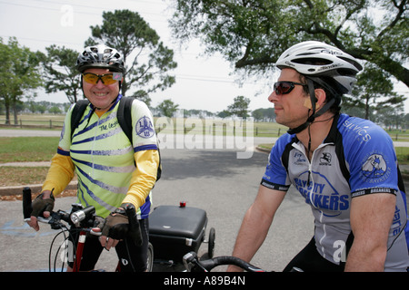 Alabama Mobile County, Mobile, Brookley Center, Zentrum, U-Bahn-Fahrradroute, Fahrradautobahn, Radfahrer, Senioren, Senioren, Rentner Stockfoto