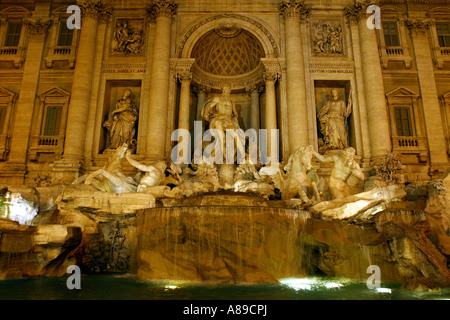 Trevi-Brunnen bei Nacht, Rom, Latium, Italien Stockfoto