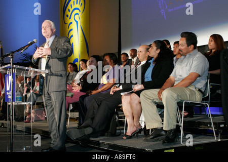 Miami Florida, Miami Dade College, Schule, Campus, Immigrationsreform-Kundgebung, Senator John McCain, Sprecher, Präsentation, Präsidentschaftskandidat, ACORN-Publikum Stockfoto