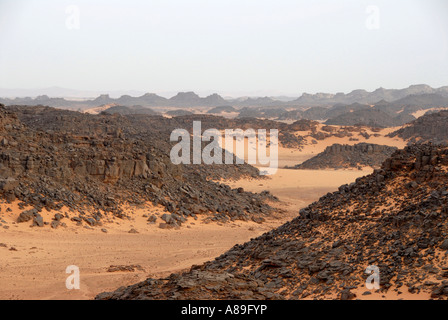 Felsige Wüste mit Sand Acacus Libyen Stockfoto