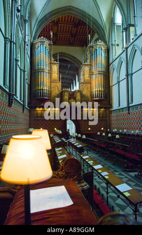 Der Chor und die Orgel in Rochester Kathedrale, Englands zweiter älteste Kathedrale Stockfoto