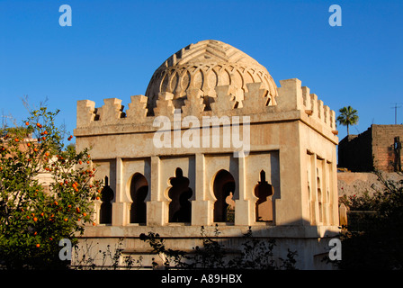 Alte Berber dekorierten Kuppel bauen Koubba Ba'adyin Medina Marrakesch Marokko Stockfoto