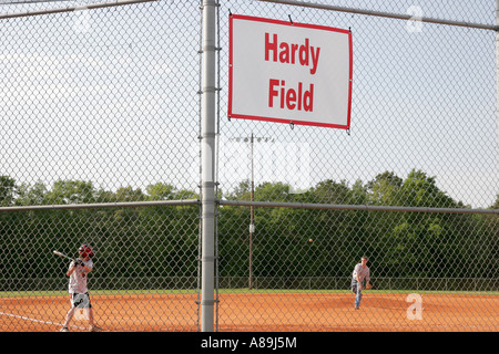 Dothan Alabama, Westgate Park Baseballspiel, Hardy Field, Vaterfelder, Son Hits, Fledermaus, Backstop, Praxis, Probe, Zaun, Besucher reisen Reisetourist Stockfoto