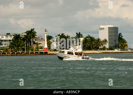 Belize City, Belize Hafen Hafen Skyline und macht boatg Stockfoto