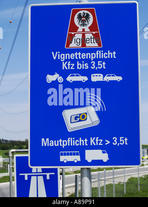 Melden Sie auf der Autobahn Vignette Pflicht Stockfoto