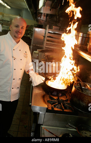 Florida, Volusia County, Dayona Beach, The Shores Resort & Spa, Restaurantchef, Kochen, Flamme, Feuer, Flamme, FL060308168 Stockfoto