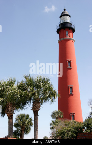 Florida, Volusia County, Dayona Beach, Ponce de Leon Inlet Lighthouse Museum, Geschichte, erbaut, gebaut 1887, US zweithöchste, sabal Palmen, Baum, FL06 Stockfoto