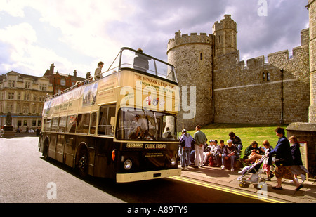 Berkshire Windsor offenen gekrönt Guide Freitag Tourbus auf der Burg Stockfoto