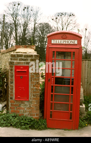 Berkshire Kingston Lisle schiefen K6 Telefonzelle und GR Briefkasten Stockfoto