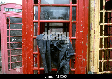 Kommunikation redundante K6 Telefonzellen in Schrottplatz Stockfoto