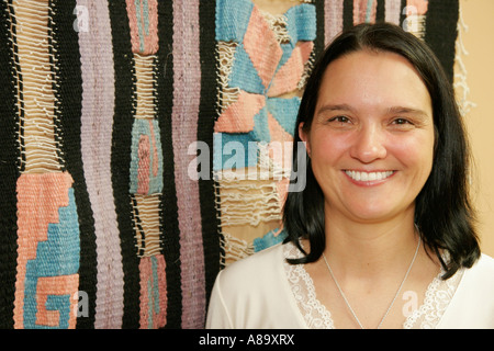 Alabama Lawrence County, Oakville Indian Mounds Park und Museum, Cherokee Native American Indian, Erwachsene Erwachsene Erwachsene Frau Frauen Dame, Kunstwerke, Künstler Stockfoto