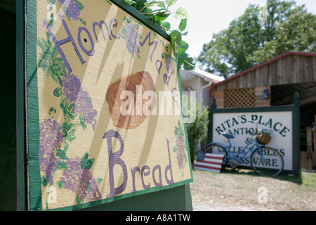 Alabama Equality, Ritas Platz, Antiquitäten, Sammlerstücke, Schild, Logo, Brot, Besucher reisen Reise touristischer Tourismus Wahrzeichen Kultur Stockfoto