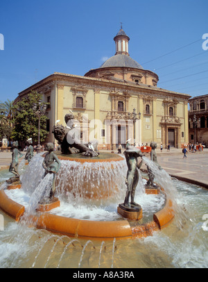 Valencia Costa Azahar Valencia Provinz Spanien Basilica De La Virgen de Los Desamparados in Plaza De La Virgen Stockfoto