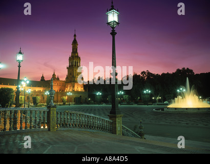 Plaza de Espana in der Nacht in Sevilla (Sevilla), Spanien Stockfoto