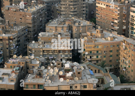 Downtown Kairo Stadtbild mit Sat-Gerichte über die Dächer verstreut, Ägypten, Naher Osten Stockfoto