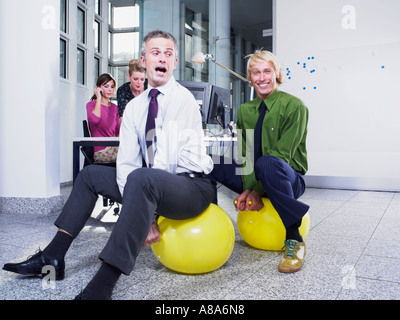 Büroangestellte auf hoppers Stockfoto