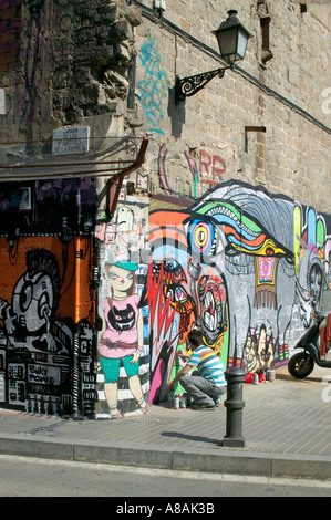 Graffti Künstler in El Raval in Barcelona. Stockfoto