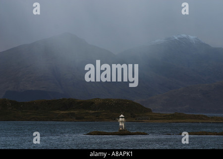 Die Berge von Kingairloch aus Port Appin in Schottland Stockfoto