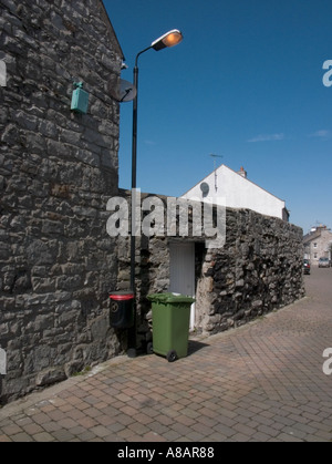 Hund und Mülleimer Castletown, Isle Of Man Stockfoto