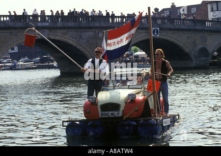 Henley Royal Regatta, Henley on Thames, Town Bridge. Oxfordshire. England Henley Bridge. 2006 2000er HOMER SYKES Stockfoto