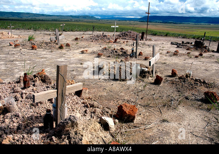 Eine einfache unmarkierte Pemón Friedhof in Venezuela die Gran Sabana Stockfoto