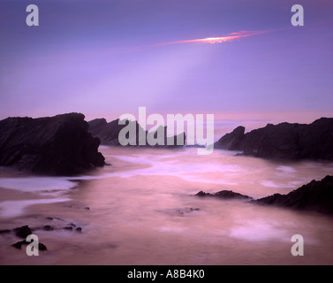 IE - CO. KERRY: Sonnenuntergang über Ballyferriter Bay auf der Dingle-Halbinsel Stockfoto