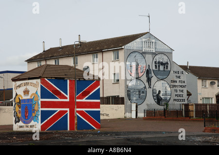 Union Jack und das ist was Sinn Féin-Engagement für den Friedensprozess Wandbilder Stockfoto