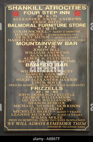 Shankhill Gräueltaten Denkmal, Balmoral Möbelhaus, Mountainview Bar, Bayardo Bar, Frizzells Stockfoto