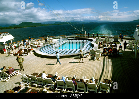 Kreuzfahrt Kreuzfahrt Alaska Pool und Terrasse auf dem Schiff Westerdam Stockfoto