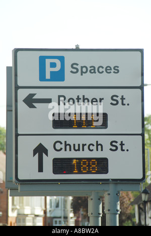 Stratford-upon-Avon elektronische Schild Lage von Parkhäuser und Parkplätze Stockfoto