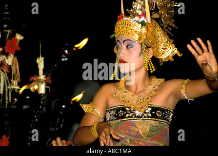 Indonesien Bali traditionelle Affentanz Tänzerin Denpasar Stockfoto