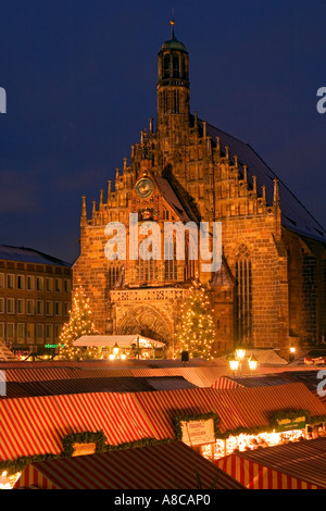 DEU Mittelfranken Nürnberger Christkindlesmarkt Frauenkirche Stockfoto